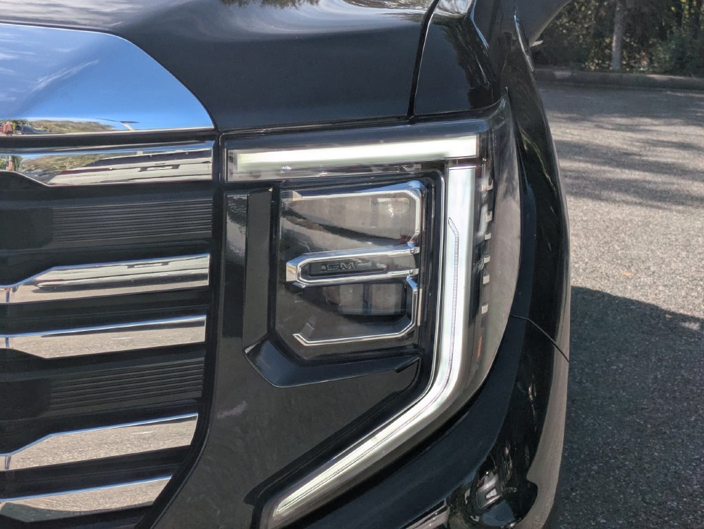 Used 2025 GMC Sierra 1500 SLT AWD/4WD image 40