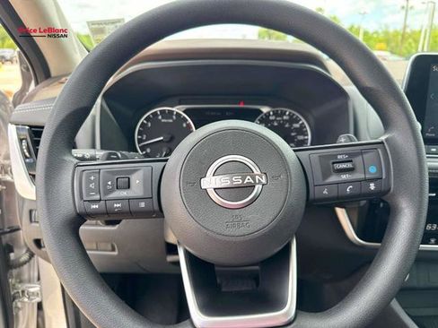 Used 2022 Nissan Rogue SV FWD image 40