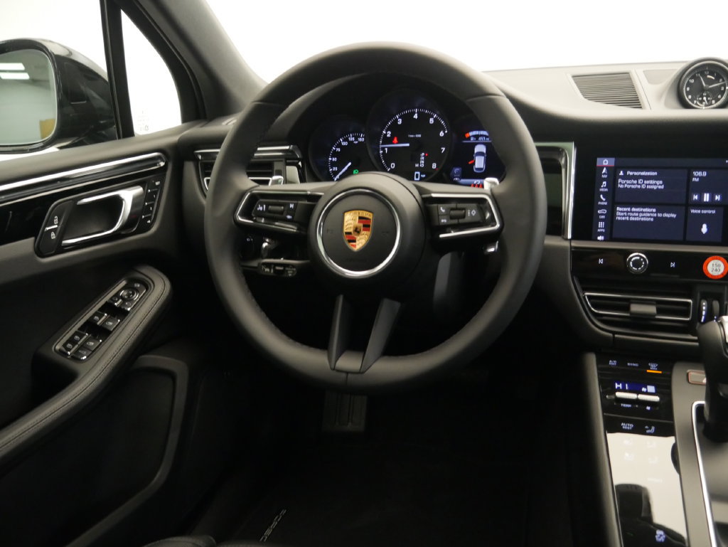 Certified 2026 Porsche Macan AWD/4WD image 31