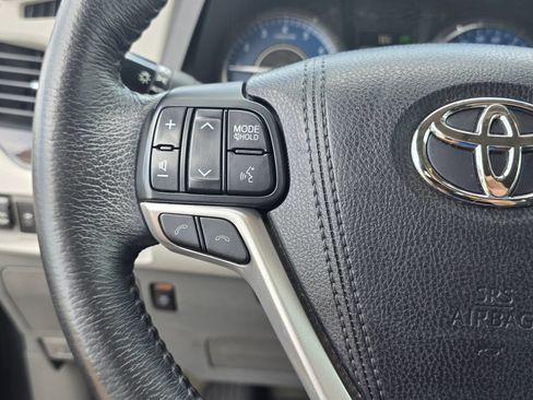 Used 2018 Toyota Sienna XLE w/ XLE Navigation Package FWD image 12