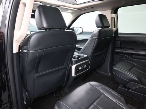 Used 2023 Ford Expedition XLT RWD image 12