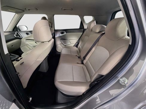 Used 2025 Kia Soul LX w/ LX Technology Package FWD image 27