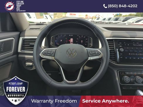 Used 2023 Volkswagen Atlas SE w/ Panoramic Sunroof Package FWD image 16