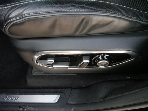 Used 2021 Jeep Grand Cherokee L Overland w/ Luxury Tech Group IV image 20