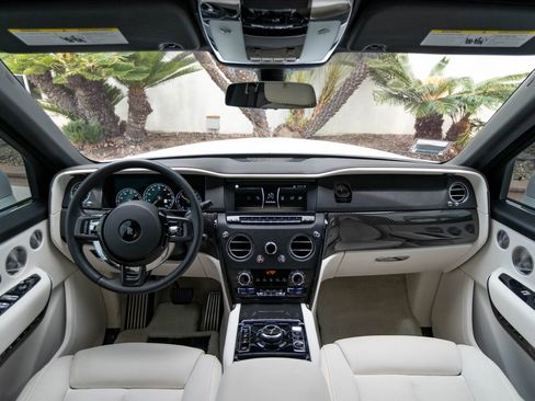 Used 2022 Rolls-Royce Cullinan Black Badge w/ Dark Exterior Package AWD/4WD image 4