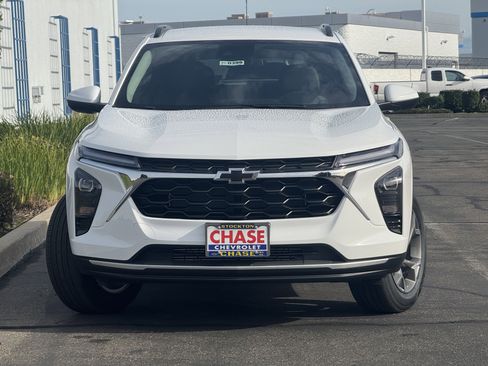 New 2026 Chevrolet Trax LT w/ Driver Confidence Package image 2