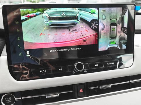 New 2025 Mitsubishi Outlander SE image 16