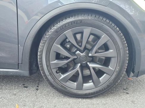 Used 2022 Tesla Model X image 19