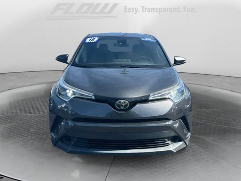 Used 2018 Toyota C-HR XLE FWD image 3