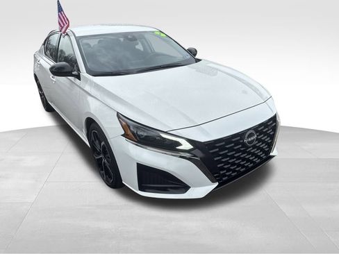 Used 2025 Nissan Altima 2.5 SR image 33