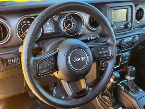 Used 2018 Jeep Wrangler Sport AWD/4WD image 3