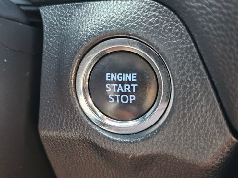Used 2022 Toyota RAV4 XLE w/ Convenience Package AWD/4WD image 20