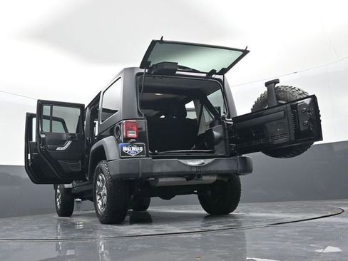 Used 2014 Jeep Wrangler Unlimited Rubicon w/ Connectivity Group image 30