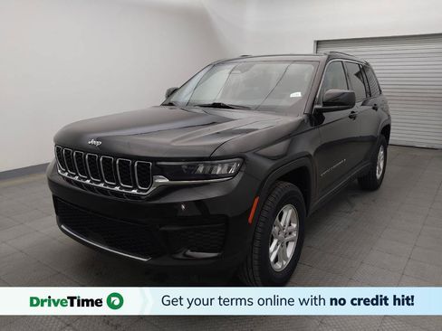 Used 2024 Jeep Grand Cherokee Laredo RWD image 1