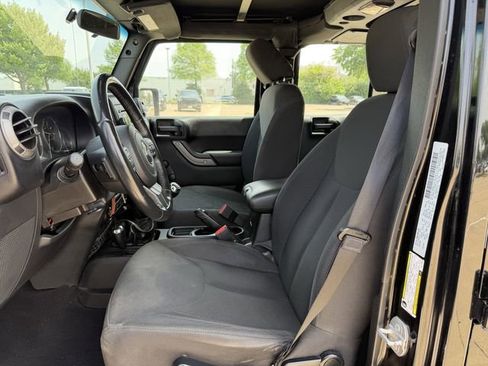 Used 2016 Jeep Wrangler Unlimited Sport w/ Connectivity Group AWD/4WD image 21