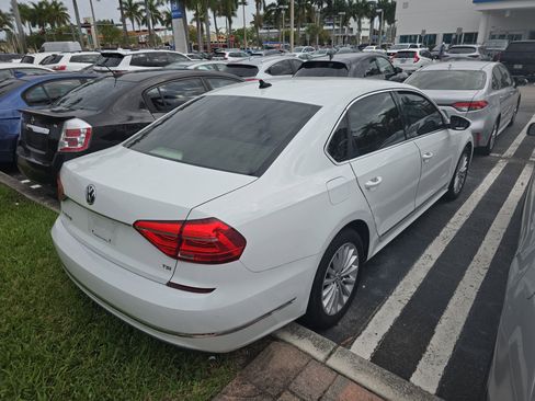 Used 2016 Volkswagen Passat 1.8T SE w/ Lighting Package (P06) image 9
