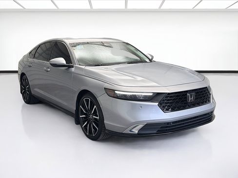 Used 2023 Honda Accord Touring image 3