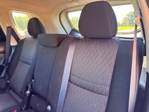 Used 2017 Nissan Rogue SV AWD/4WD image 23