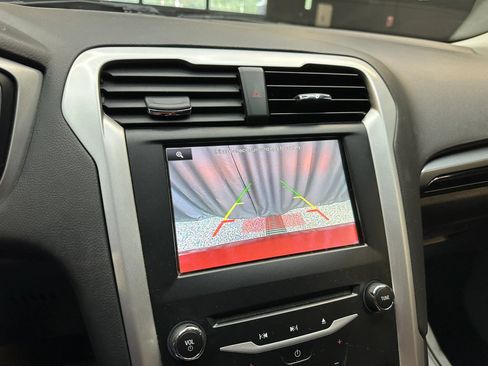 Used 2014 Ford Fusion SE FWD image 16