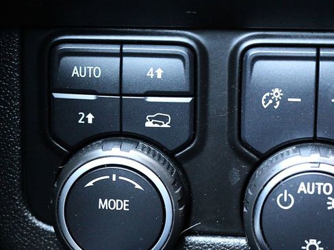 Used 2022 Chevrolet Suburban LT AWD/4WD image 42