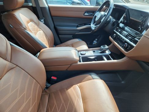 Used 2023 Nissan Pathfinder Platinum AWD/4WD image 8