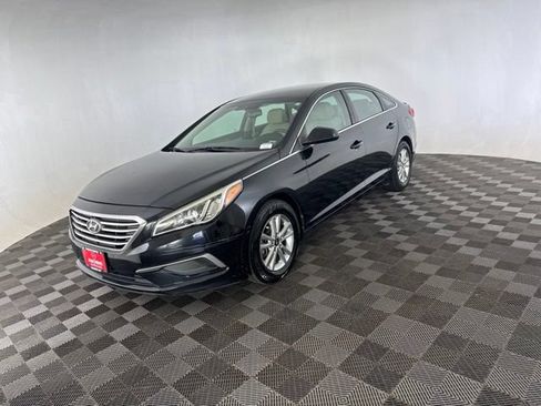 Used 2017 Hyundai Sonata SE FWD image 3