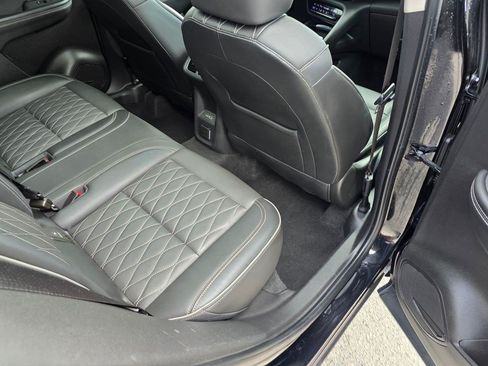 Used 2023 Buick Envision Avenir FWD image 32
