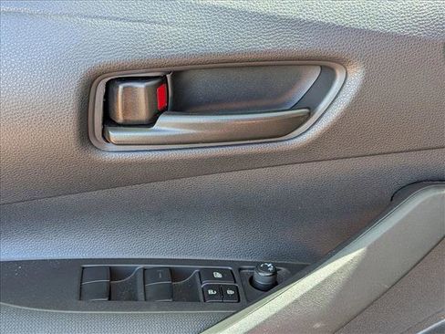 Used 2023 Toyota Corolla LE image 4