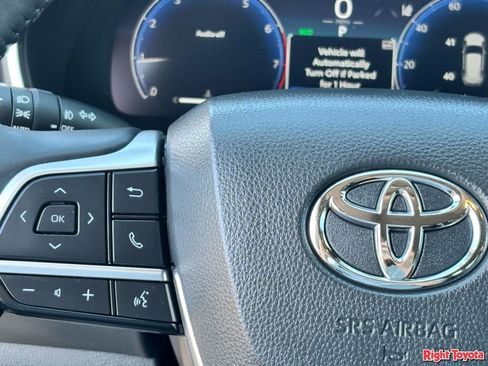 Certified 2025 Toyota Highlander Platinum AWD/4WD image 23