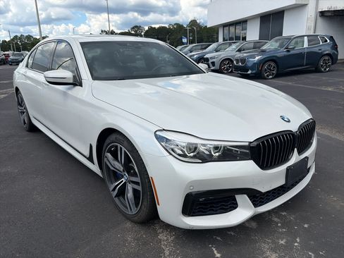 Used 2017 BMW 740i RWD image 3