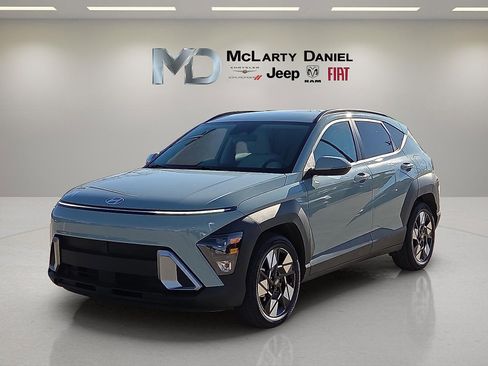 Used 2025 Hyundai Kona SEL image 2