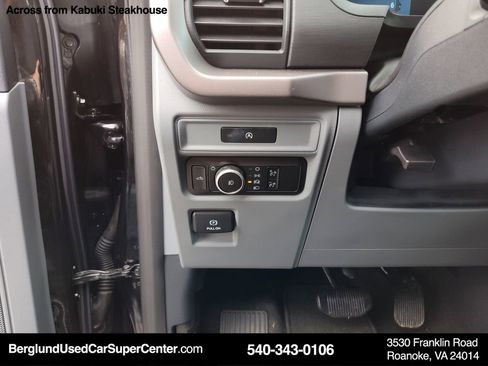 Used 2025 Ford F150 XLT w/ Equipment Group 301A Standard image 17