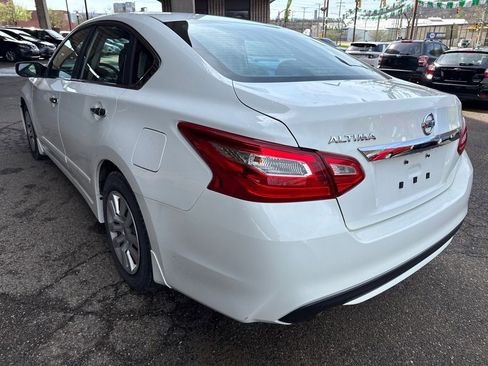 Used 2016 Nissan Altima 2.5 S w/ Power Driver Seat Package image 2