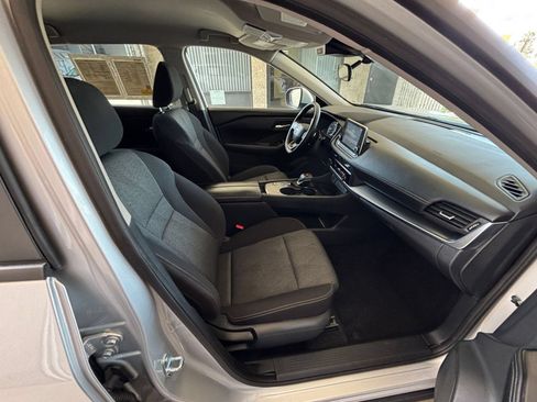 Used 2025 Nissan Rogue SV FWD image 38