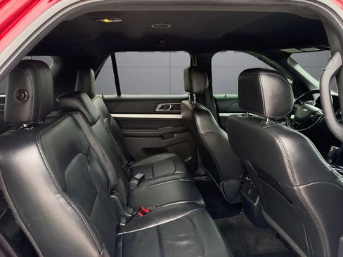 Used 2017 Ford Explorer XLT w/ Equipment Group 202A AWD/4WD image 21