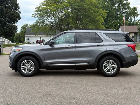 Used 2023 Ford Explorer XLT AWD/4WD image 5
