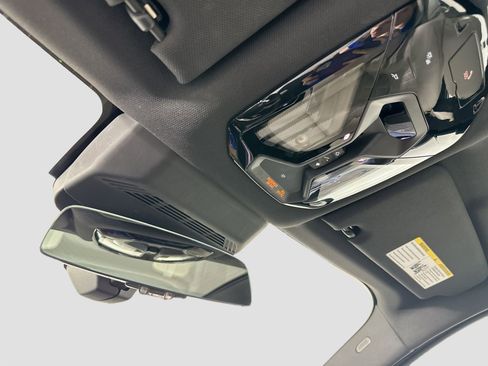 Certified 2023 BMW 740i w/ Luxury Rear Seating Package image 20