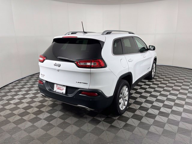 Used 2017 Jeep Cherokee Limited w/ Luxury Group AWD/4WD image 7