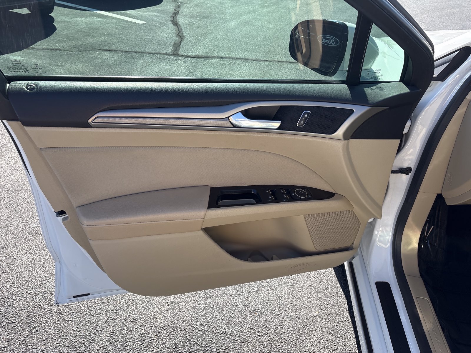 Used 2015 Ford Fusion SE FWD image 11
