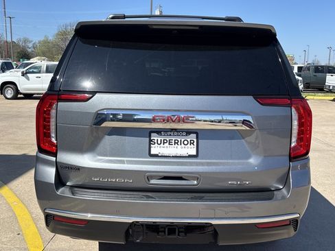 Used 2022 GMC Yukon SLT w/ SLT Premium Package image 4