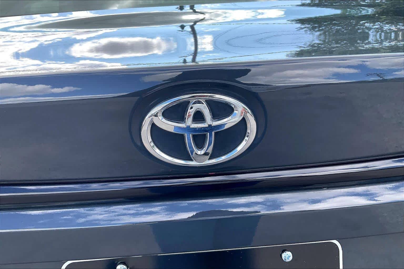 Used 2025 Toyota Corolla LE FWD image 30