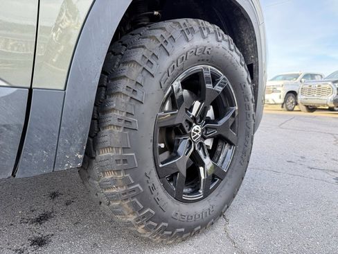 Used 2024 Volkswagen Atlas Peak Edition SE image 32