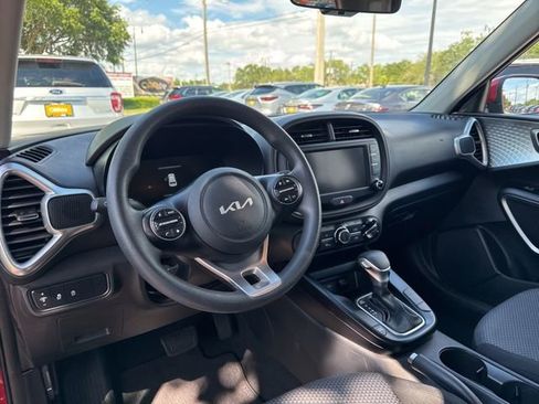 Used 2025 Kia Soul LX w/ LX Technology Package FWD image 22