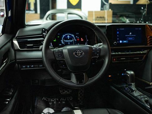 Used 2025 Toyota Camry SE image 16