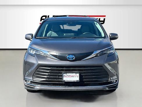 Used 2024 Toyota Sienna XLE w/ XLE Plus Package image 2