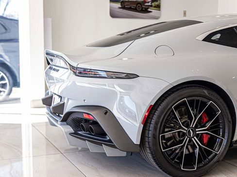 Used 2023 Aston Martin V8 Vantage Coupe RWD image 12