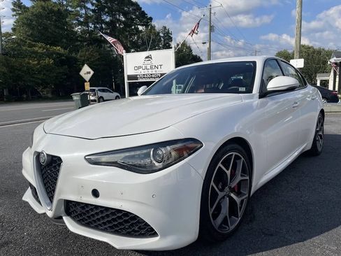Used 2018 Alfa Romeo Giulia Ti Sport w/ Quick Order Package 22U Sport RWD image 3