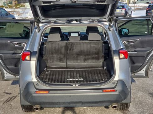 Used 2021 Toyota RAV4 XLE image 13