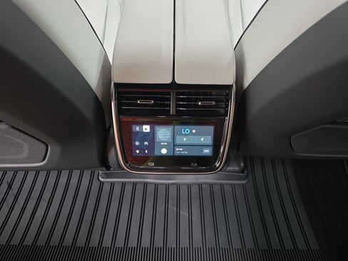Used 2024 Rivian R1S Adventure AWD/4WD image 30