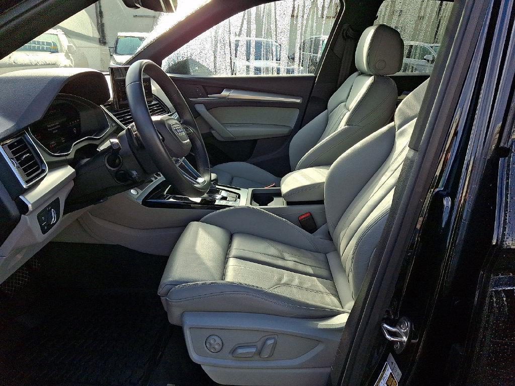 Used 2024 Audi Q5 2.0T Premium w/ Summer of Audi Package AWD/4WD image 14
